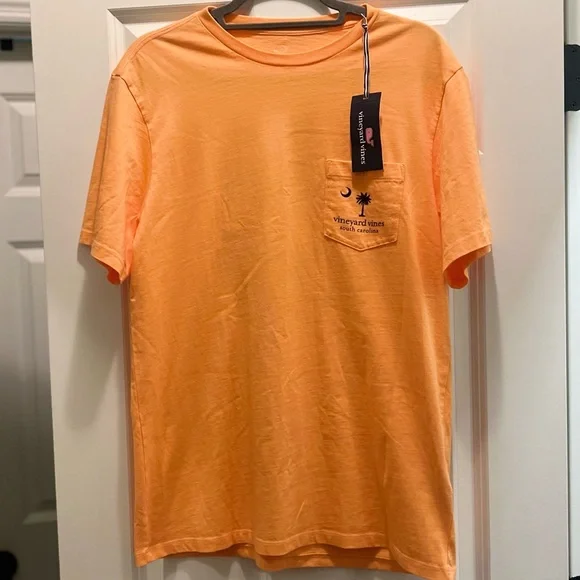 NWT Vineyard Vines South Carolina Beach Signs
Short Sleeve T-Shirt - Picture 3 of 11